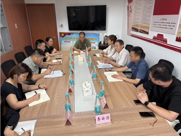 �Ϻ����и����о���(hu��)����(hu��)�L(zh��ng)��Ɍ�һ�и��}����